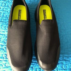 Men’s Skechers Go Walkers (GOGA Max) size 13 NWOT